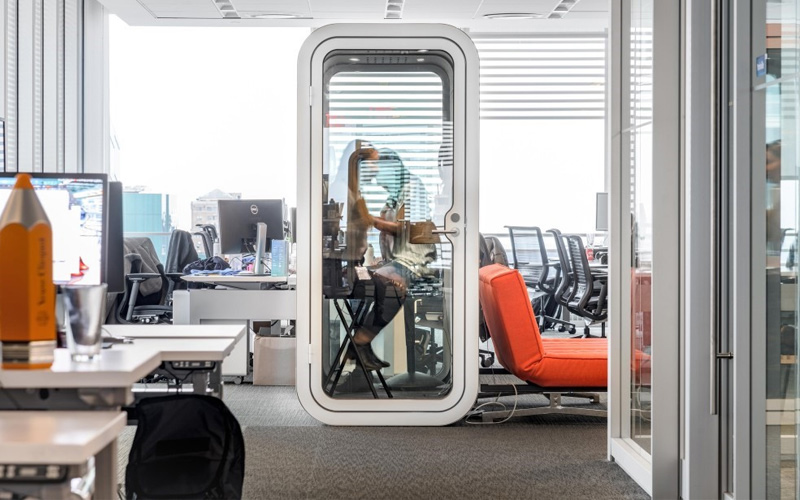 phone booth giải pháp giảm tiếng ồn văn phòng